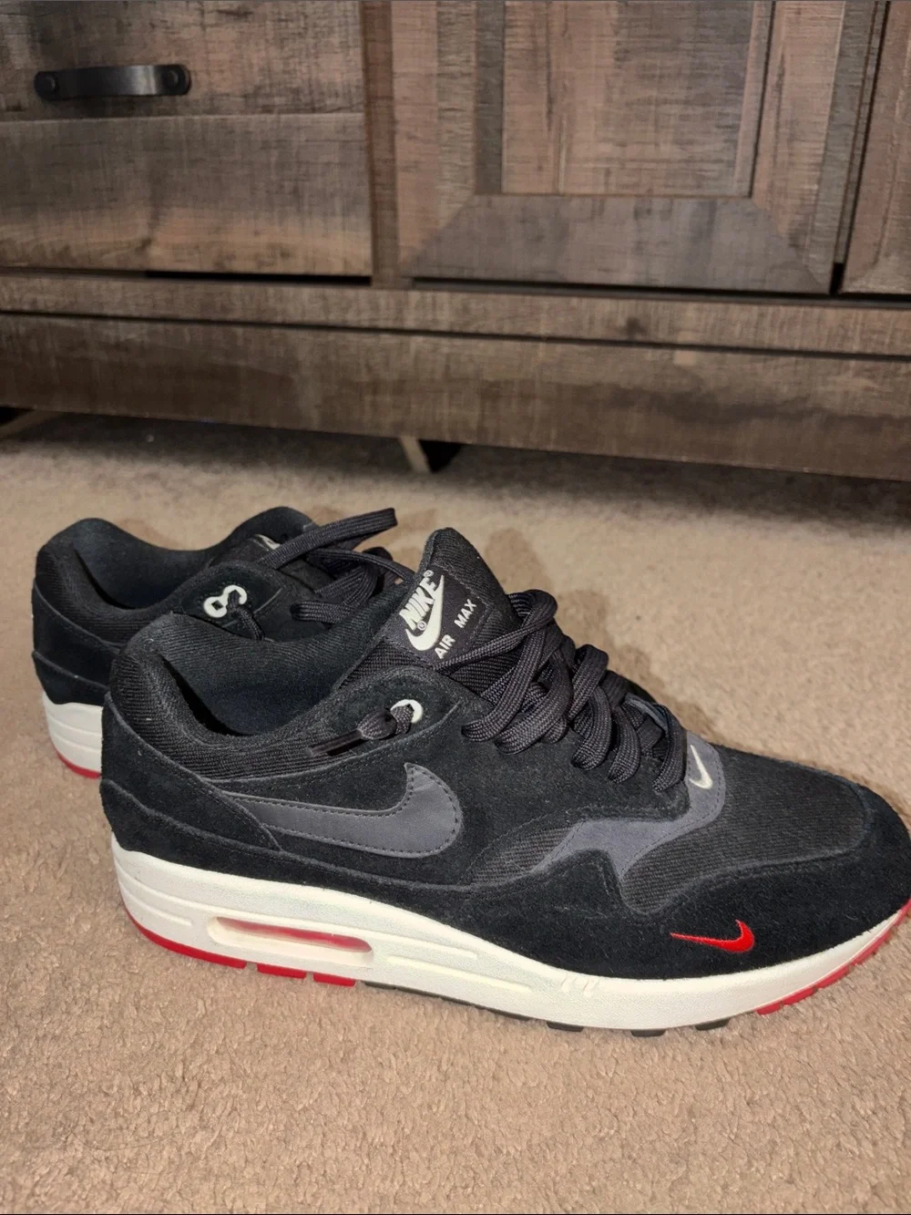 Nike Black and Red Men's Sneakers